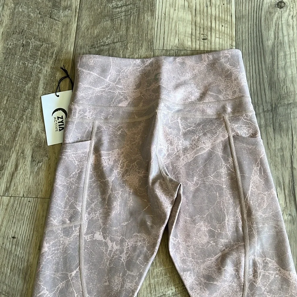 NWT ZYIA Pink Digital Granite Pocket Light N Tight Hi-Rise 7/8 24” Leggings.